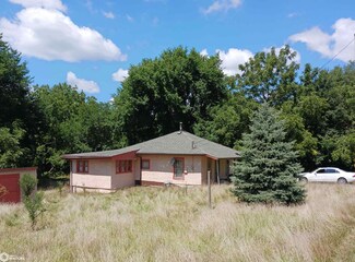 2106 S Main St, Centerville, IA 52544
