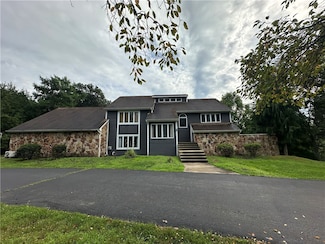 4400 Twin Oaks Dr, Murrysville, PA 15668