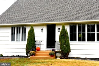 28 Delaware Ave, Ewing, NJ 08628