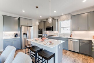 1642 Oak Creek Dr, Chaska, MN 55318