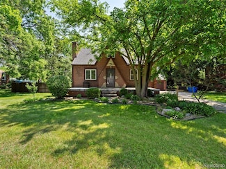 27904 Milton Ave, Warren, MI 48092