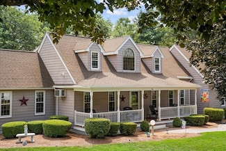 26 Crestview Dr, Uxbridge, MA 01569