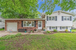2002 NE 64th St, Kansas City, MO 64118