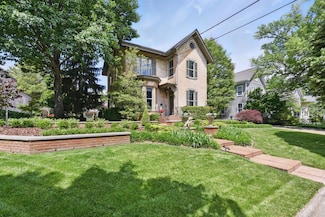 1055 Willow Ave, Cincinnati, OH 45246