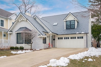 709 Pleasant Ave, Glen Ellyn, IL 60137