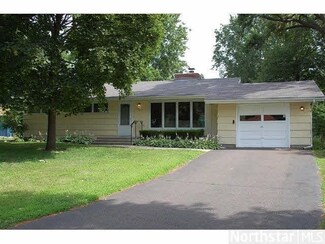 1923 1923 Summer St, Falcon Heights, MN 55113