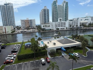 600 Parkview Dr Unit 826, Hallandale Beach, FL 33009