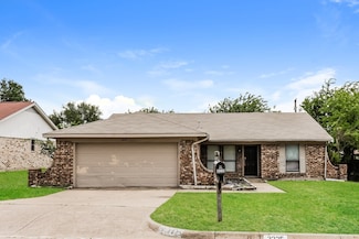 3225 Amber Dr S, Fort Worth, TX 76133