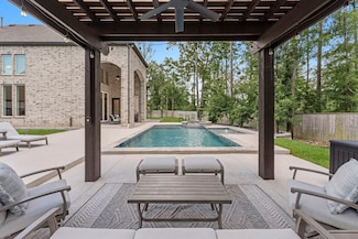 321 Mallory Ct, Montgomery, TX 77316