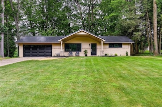 5 Bel Aire Dr, Delmont, PA 15626