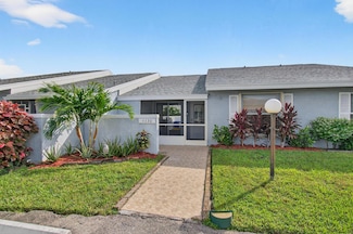 4330 Lucerne Villas Ln, Lake Worth, FL 33467