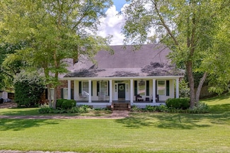 104 Woodstock Dr, Vicksburg, MS 39180