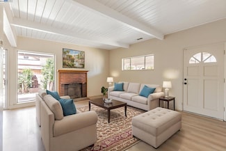2221 Juanita Ln, Sacramento, CA 95825