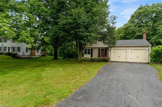 1414 Carriage Hill Dr, Hudson, OH 44236