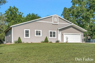 3868 62nd St, Holland, MI 49423
