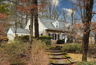16 Granite St, Wellesley, MA 02482