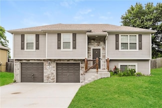 406 Golfview Dr, Pleasant Hill, MO 64080