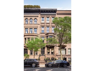 15 E 93rd St, New York, NY 10128