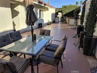 43695 Calle Las Brisas W, Palm Desert, CA 92211