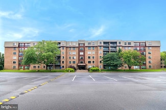 2817 Jermantown Rd Unit 101, Oakton, VA 22124