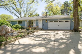 62 County Road F W, Saint Paul, MN 55127