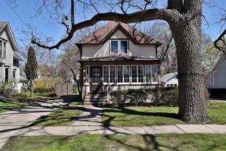 425 S 3rd St, West Dundee, IL 60118