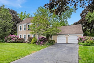 1 Magnolia Rd, Somerset, NJ 08873