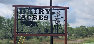 125 Sylas Hayes Loop, Leming, TX 78064