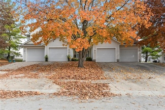 1327 SE Broadway Cir, Lees Summit, MO 64081