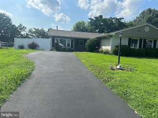 4128 Point Hollow Ln, Fairfax, VA 22033