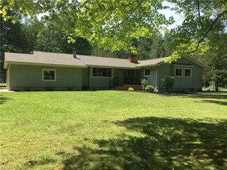 1109 Bristol Champion Townline Rd NW, Bristolville, OH 44402