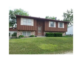 1255 Emmons St, Hiawatha, IA 52233