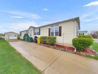 2851 Verona Dr, Northville, MI 48167