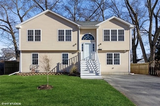15 Flynn Ave, Cranston, RI 02920