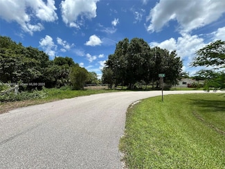1052 Oak St, Moore Haven, FL 33471