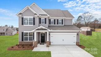 545 Fox Cove Rd, Hendersonville, NC 28792