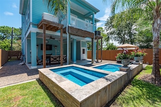 406 Clear Lake Rd, Kemah, TX 77565