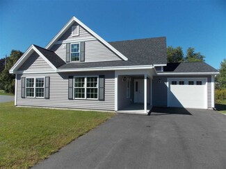 32 Pullman Ln, Hartford, VT 05088
