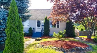 10 Simmons St, Johnston, RI 02919