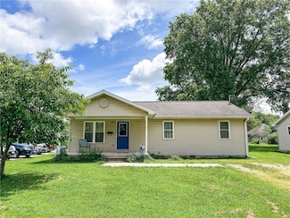 1402 N Howard St, Robinson, IL 62454