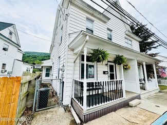 916 Center St, Coal Township, PA 17866
