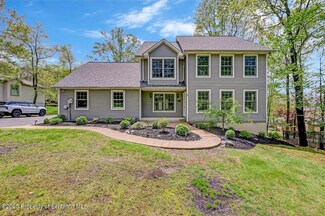 27 Emerson Dr, Moosic, PA 18507