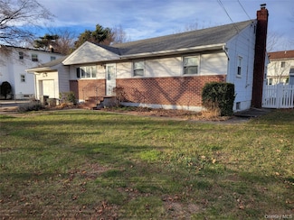 65 Marie St, Lindenhurst, NY 11757