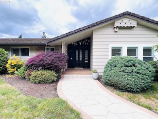 414 W Elizabeth St, Roseburg, OR 97471