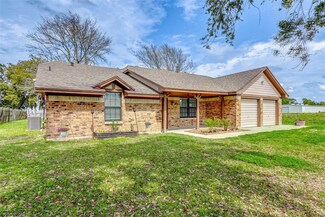 405 S Main St, Anahuac, TX 77514