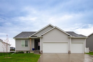 2921 Primrose Ln, Pella, IA 50219