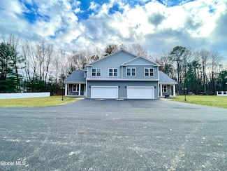 11 Poplar Dr Unit B, Halfmoon, NY 12065