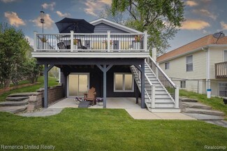 11449 Sunset Blvd, Pinckney, MI 48169