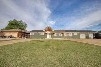 1212 S Main St, Kingfisher, OK 73750