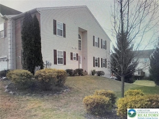 6814 Hunt Dr, MacUngie, PA 18062